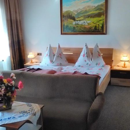 Gasthof Zum Loewen Sankt Jakob im Lesachtal Room photo